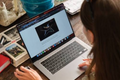 5 помилок, які скорочують термін служби MacBook Neo фото