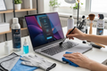 Як правильно чистити MacBook та чохол, щоб не пошкодити покриття? фото