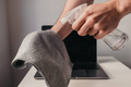 Як правильно очистити MacBook Neo: догляд за екраном, клавіатурою та корпусом фото