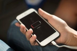 Як правильно заряджати iPhone, щоб не зіпсувати акумулятор? фото